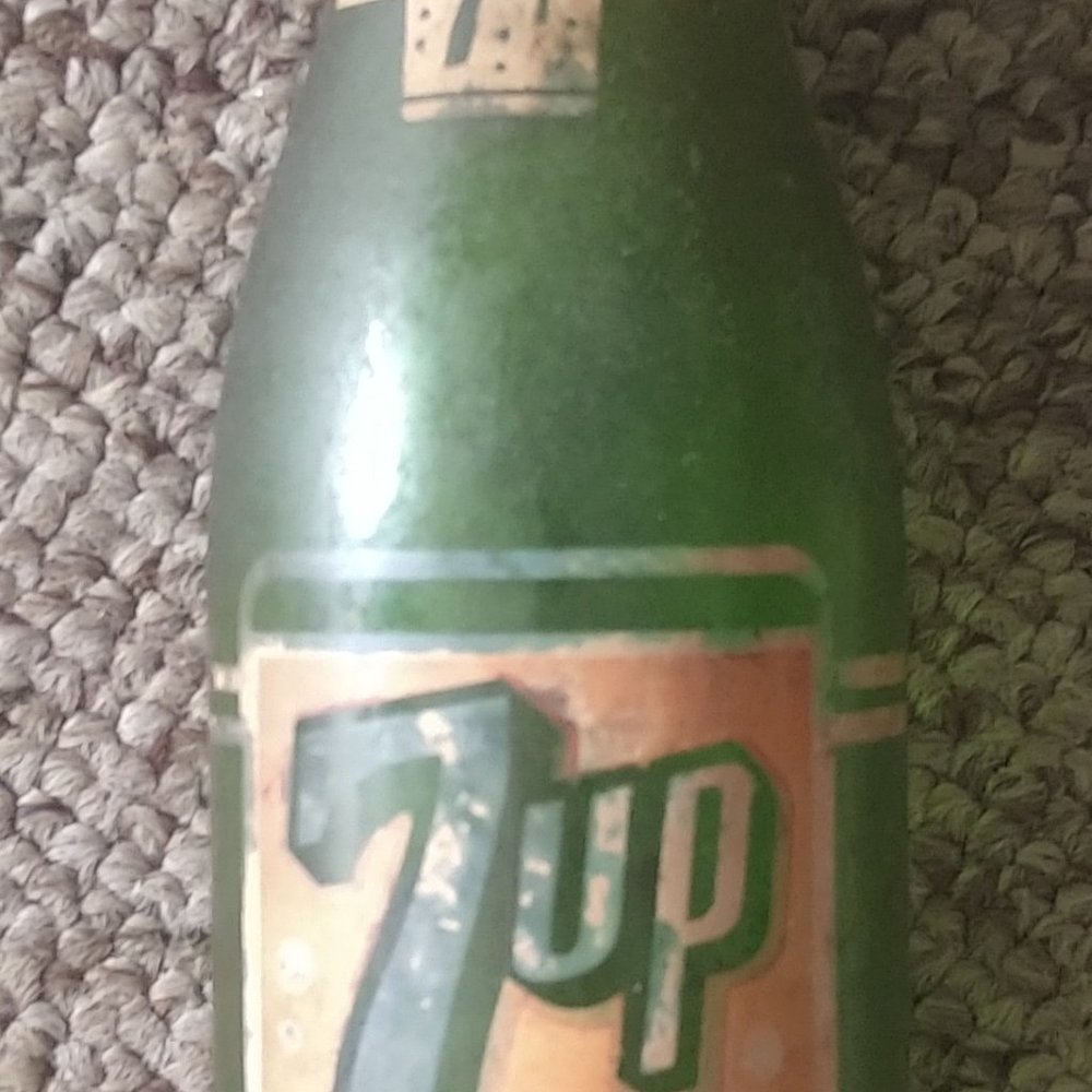 Vintage collectible 7up green bottle